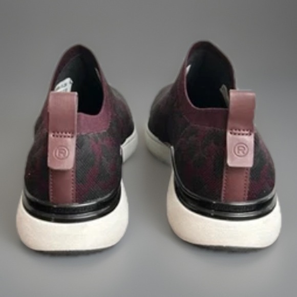 Rockport Total Motion Women Burgundy Leopard Knit Slip On Sneakers Sz 8 - Picture 6 of 8